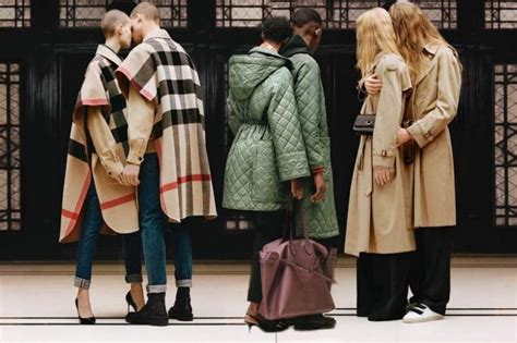 fashion network burberry non distruggerà più|burberry destroys unsealed clothes.